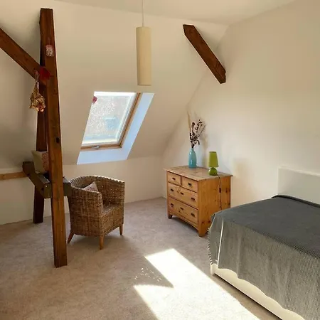 105qm-3-raum, Zentral, Ruhig, Gemuetlich Lägenhet